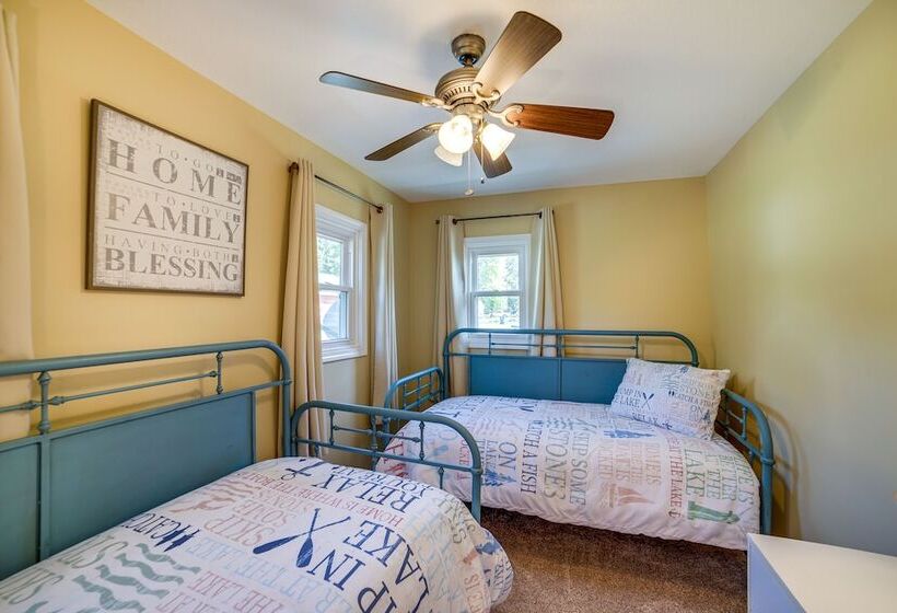 Quaint Olivet Cabin W/ Patio On Duck Lake!