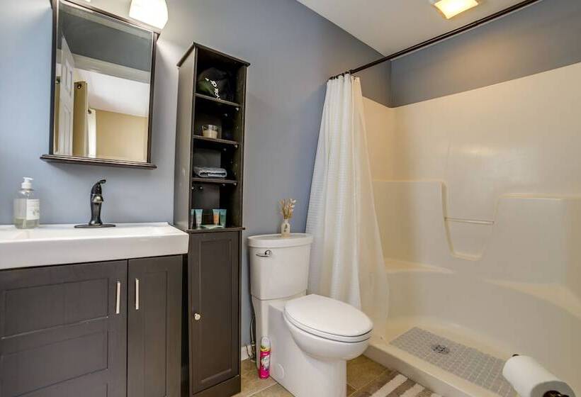 Quaint Olivet Cabin W/ Patio On Duck Lake!