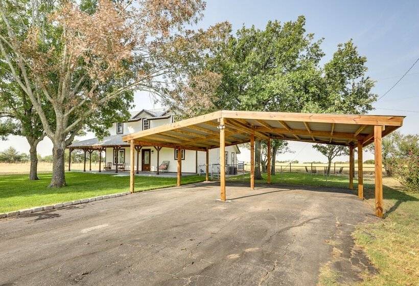 Remodeled Farmhouse On 18 Acres: 8 Mi To Elgin!