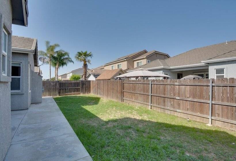 Remodeled Livingston Home W/ Private Backyard!