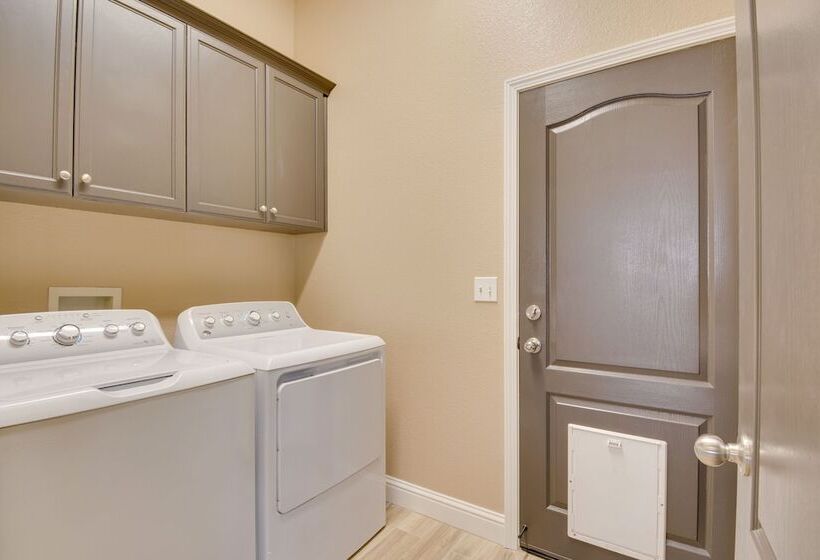 Remodeled Livingston Home W/ Private Backyard!