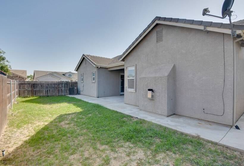 Remodeled Livingston Home W/ Private Backyard!