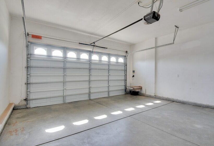 Remodeled Livingston Home W/ Private Backyard!