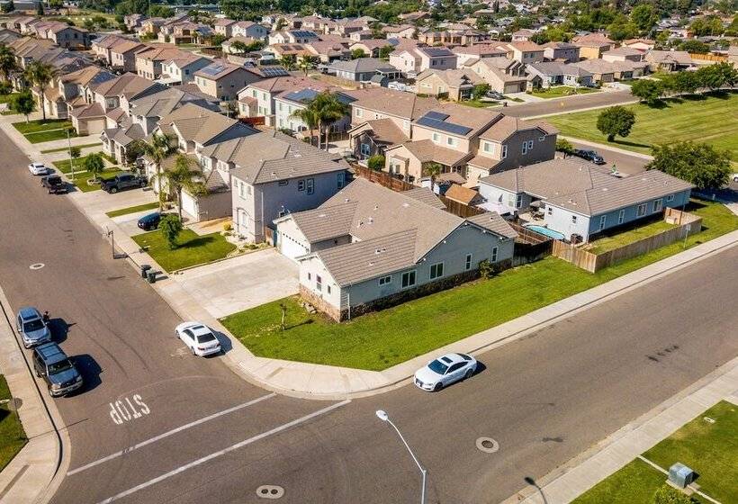 Remodeled Livingston Home W/ Private Backyard!