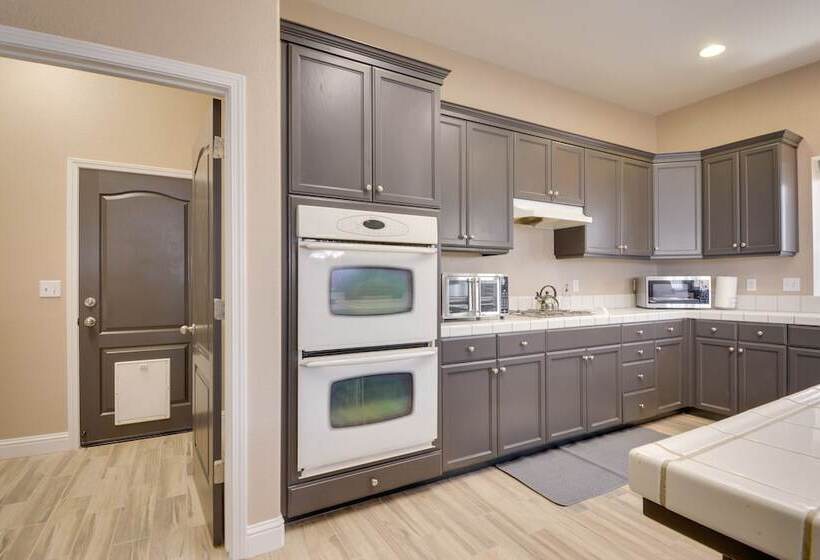 Remodeled Livingston Home W/ Private Backyard!