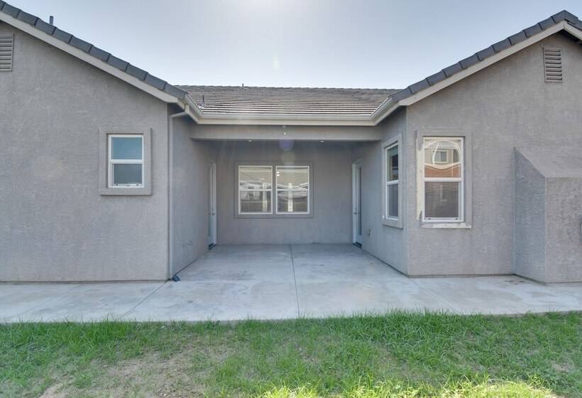 Remodeled Livingston Home W/ Private Backyard!