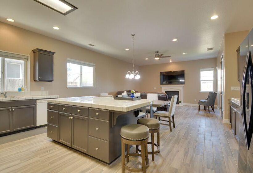 Remodeled Livingston Home W/ Private Backyard!