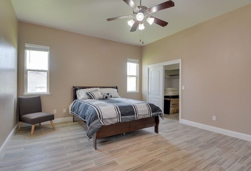 Remodeled Livingston Home W/ Private Backyard!