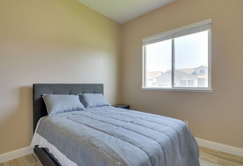 Remodeled Livingston Home W/ Private Backyard!