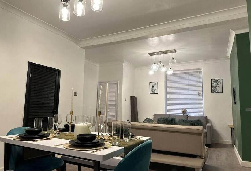 إقامة Beautiful 2 Bed House In Bridgend