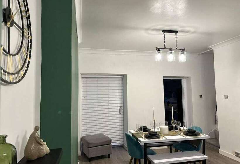 إقامة Beautiful 2 Bed House In Bridgend