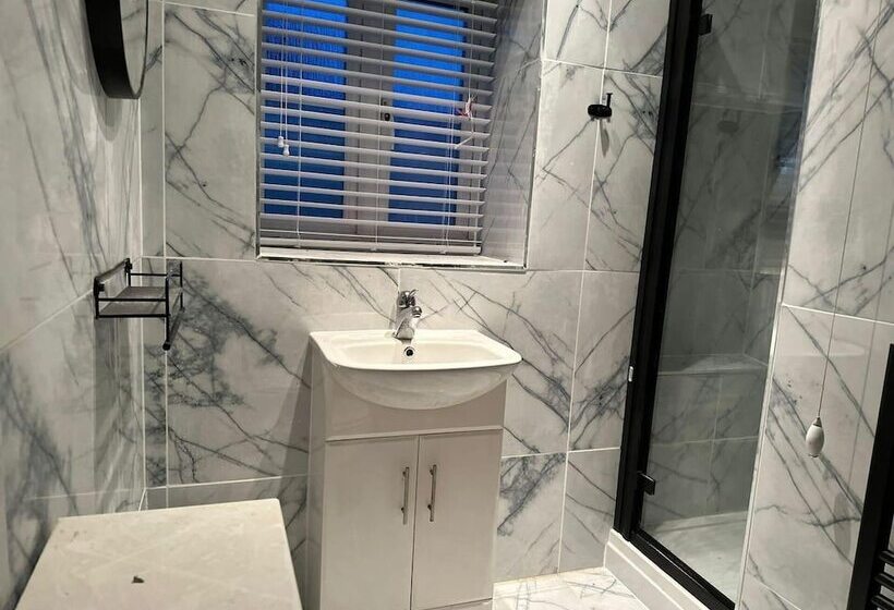 إقامة Beautiful 2 Bed House In Bridgend