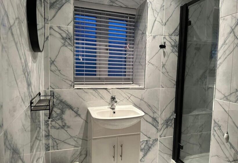 إقامة Beautiful 2 Bed House In Bridgend