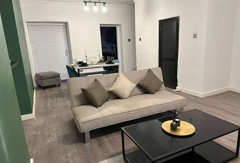 إقامة Beautiful 2 Bed House In Bridgend