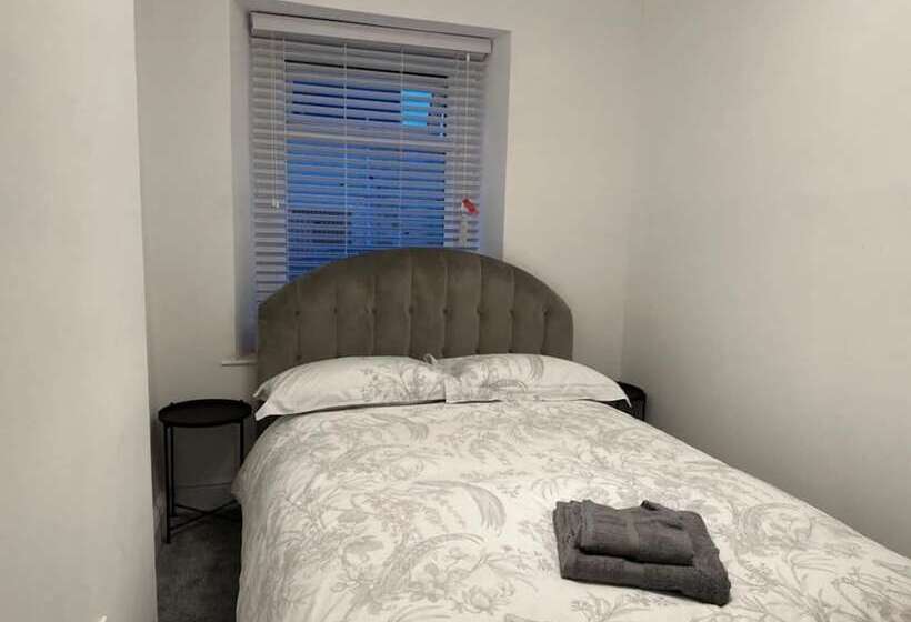 إقامة Beautiful 2 Bed House In Bridgend