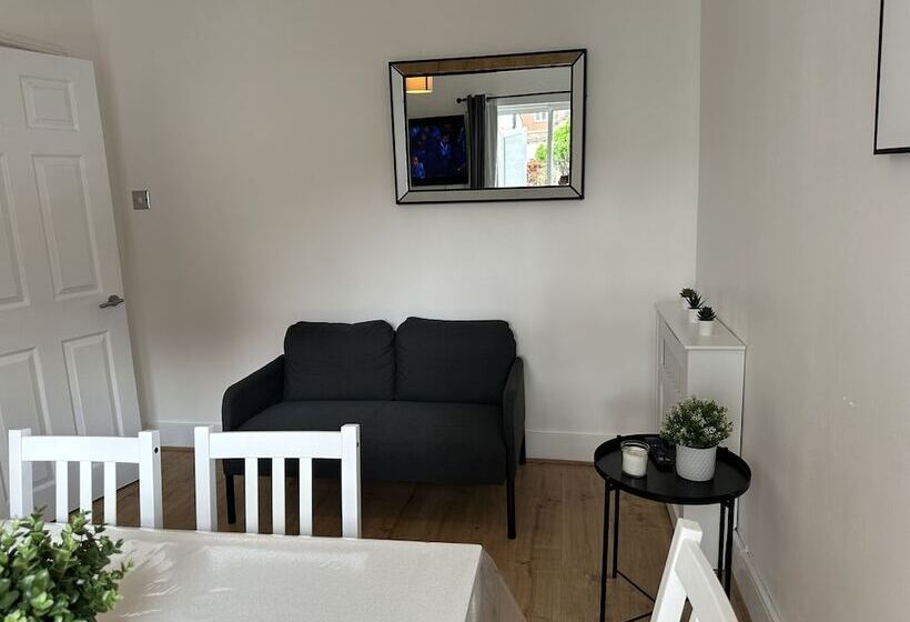 レジデンス Immaculate 4 Bed House In Enfield Near Enfield Loc