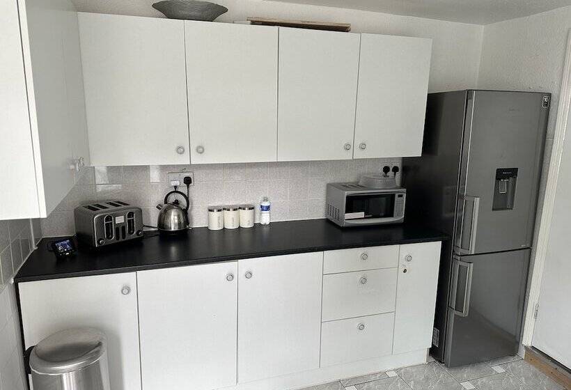 レジデンス Immaculate 4 Bed House In Enfield Near Enfield Loc