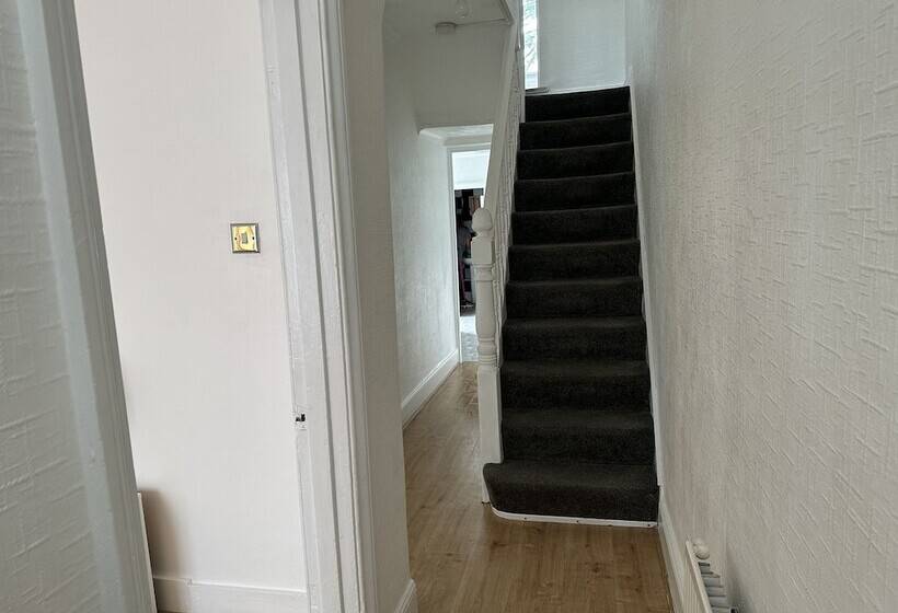 レジデンス Immaculate 4 Bed House In Enfield Near Enfield Loc