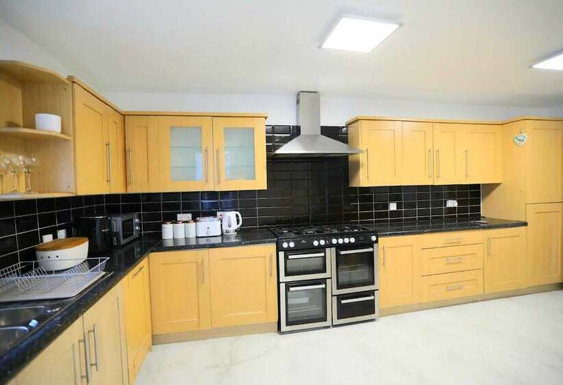 레지던스 Impeccable 3 Bed House In Plumstead, London