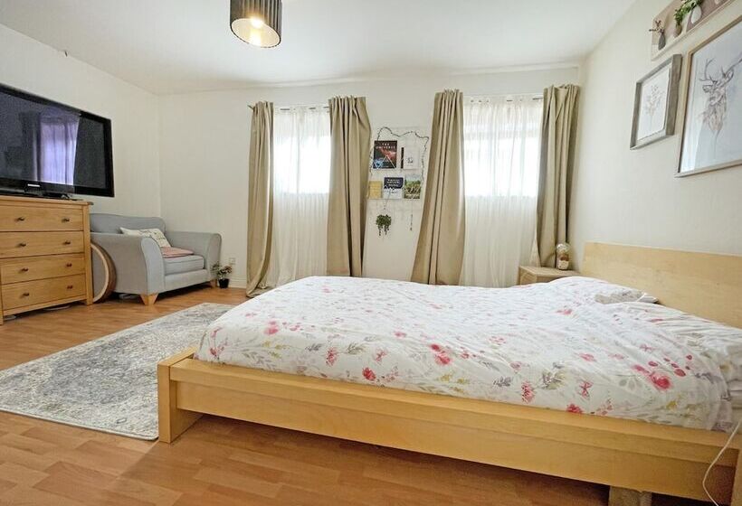 اقامتگاه The Stables Cottage Inn