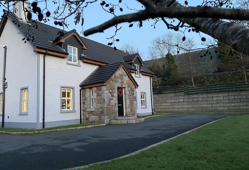 منتجع Rostrevor Valley Holiday Park  En Suite Rooms With Hot Tub And Private Car Service