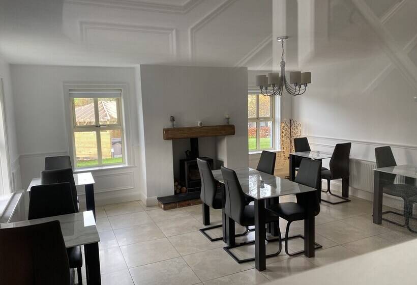 منتجع Rostrevor Valley Holiday Park  En Suite Rooms With Hot Tub And Private Car Service