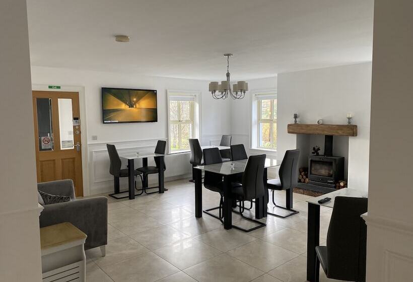 リゾートホテル Rostrevor Valley Holiday Park  En Suite Rooms With Hot Tub And Private Car Service