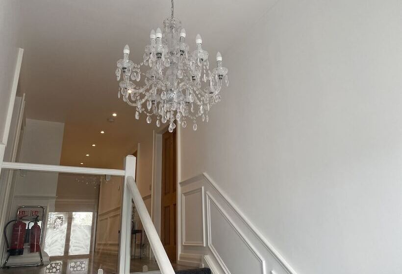 リゾートホテル Rostrevor Valley Holiday Park  En Suite Rooms With Hot Tub And Private Car Service