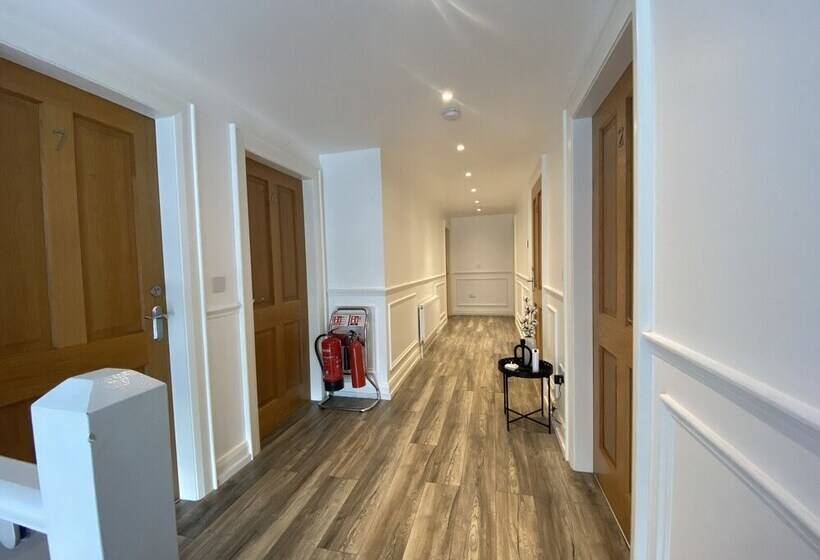 منتجع Rostrevor Valley Holiday Park  En Suite Rooms With Hot Tub And Private Car Service