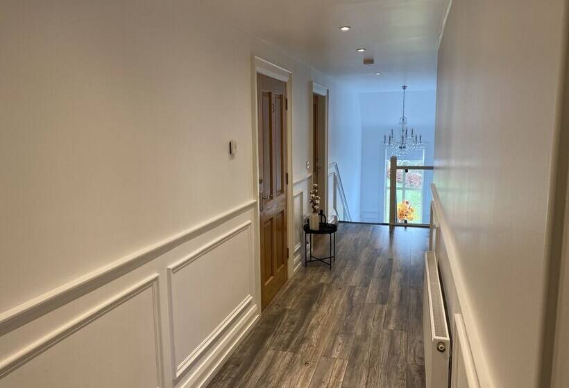 リゾートホテル Rostrevor Valley Holiday Park  En Suite Rooms With Hot Tub And Private Car Service