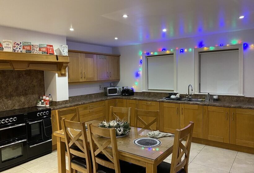 リゾートホテル Rostrevor Valley Holiday Park  En Suite Rooms With Hot Tub And Private Car Service