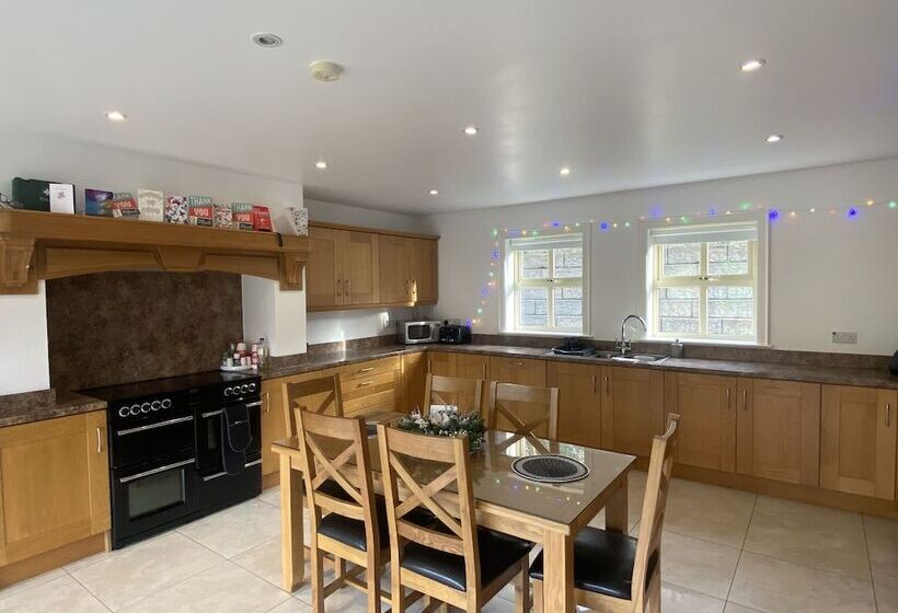 リゾートホテル Rostrevor Valley Holiday Park  En Suite Rooms With Hot Tub And Private Car Service