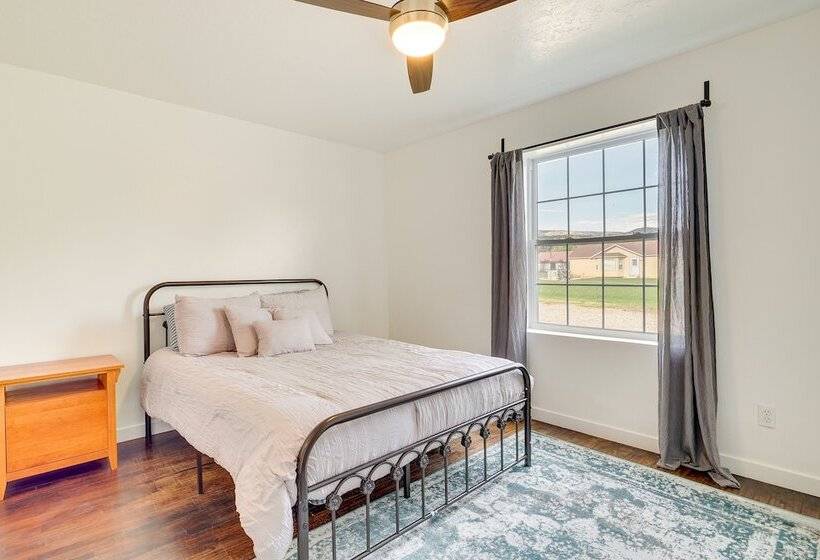 Rural Mountain View Home Near Hiking + Off Roading