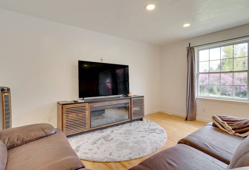 Rural Mountain View Home Near Hiking + Off Roading