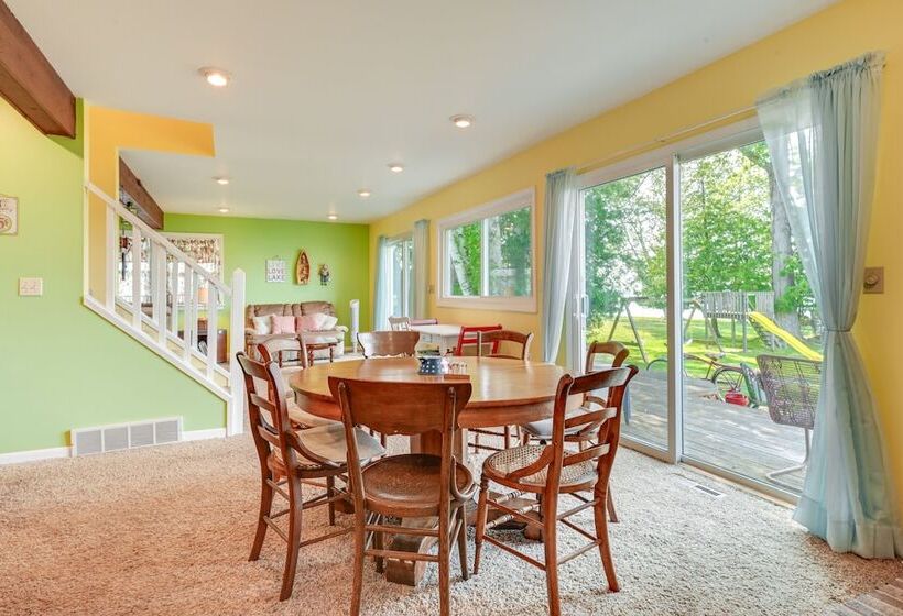 Saint Helen Lake House W/ Private Beach & Fire Pit