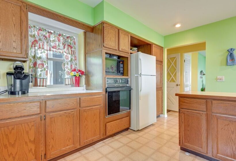 Saint Helen Lake House W/ Private Beach & Fire Pit