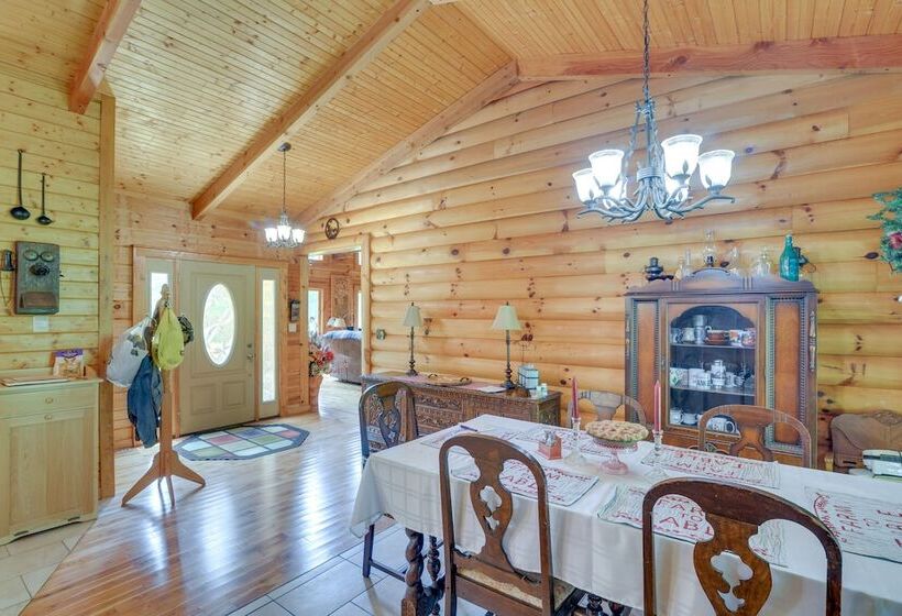 Serene Valley Bend Cabin Rental: 7 Private Acres!