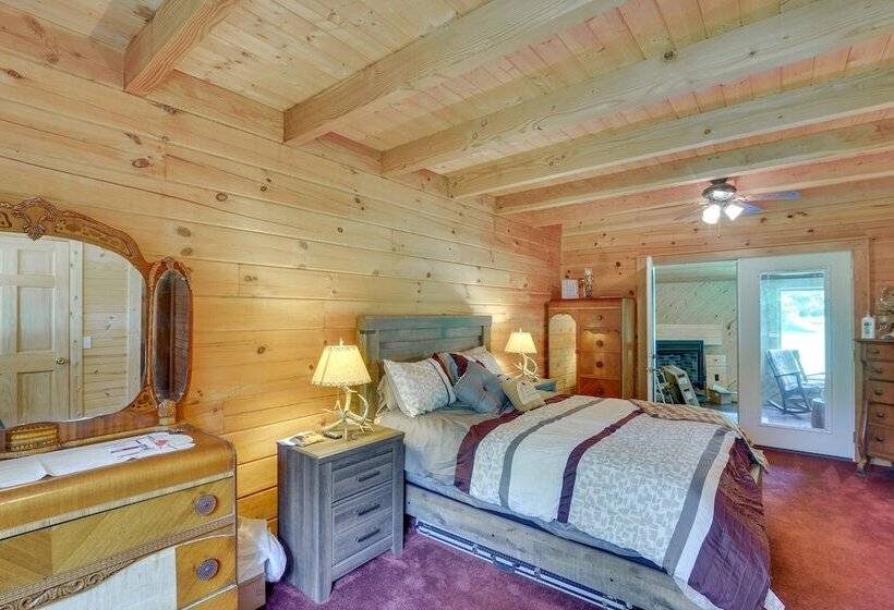 Serene Valley Bend Cabin Rental: 7 Private Acres!