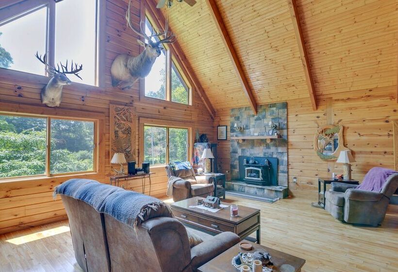 Serene Valley Bend Cabin Rental: 7 Private Acres!