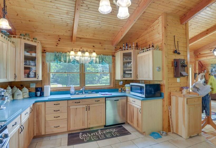 Serene Valley Bend Cabin Rental: 7 Private Acres!