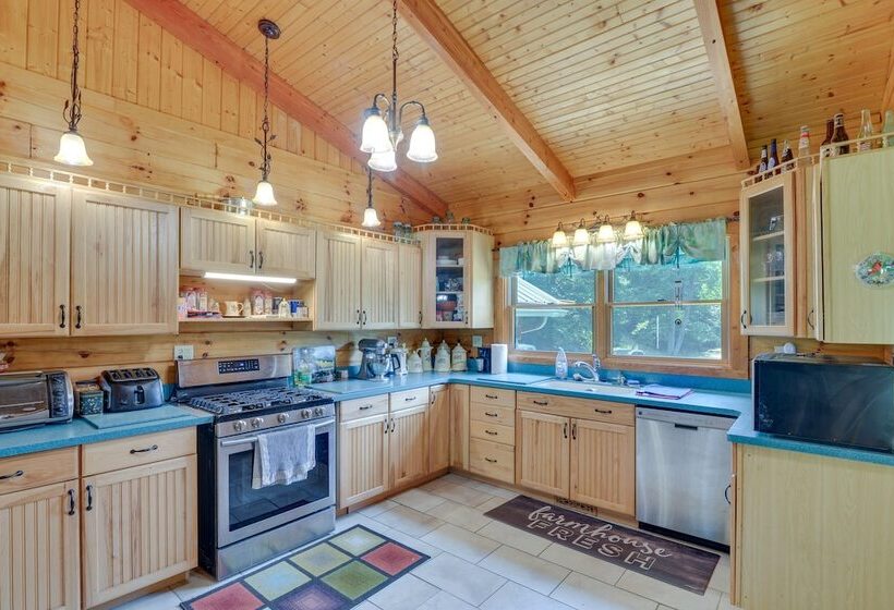 Serene Valley Bend Cabin Rental: 7 Private Acres!