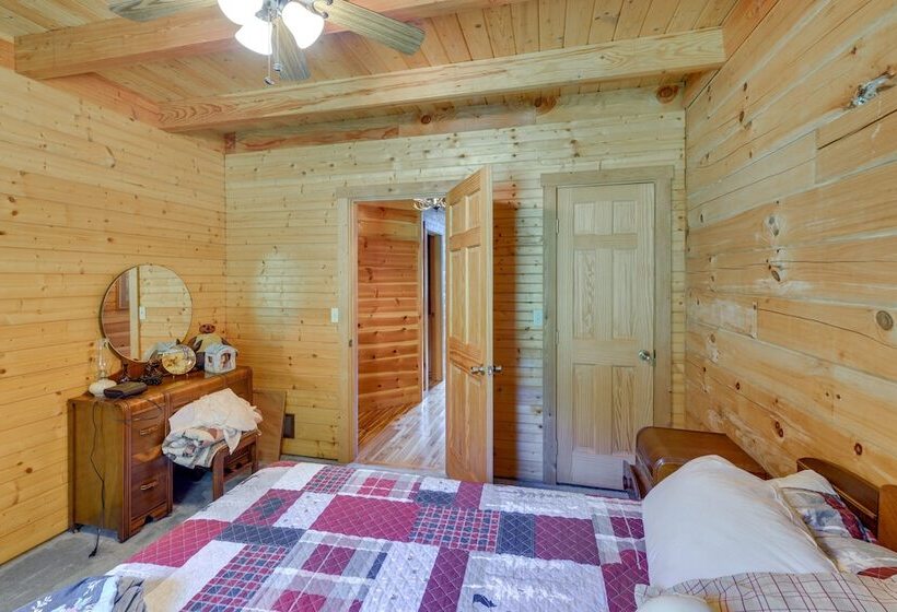 Serene Valley Bend Cabin Rental: 7 Private Acres!