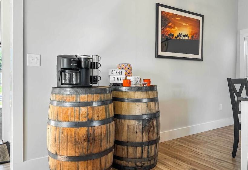 Shelbyville Farmhouse W/ Hot Tub, Fire Pit & Grill