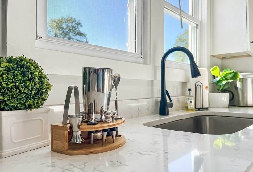 Shelbyville Farmhouse W/ Hot Tub, Fire Pit & Grill