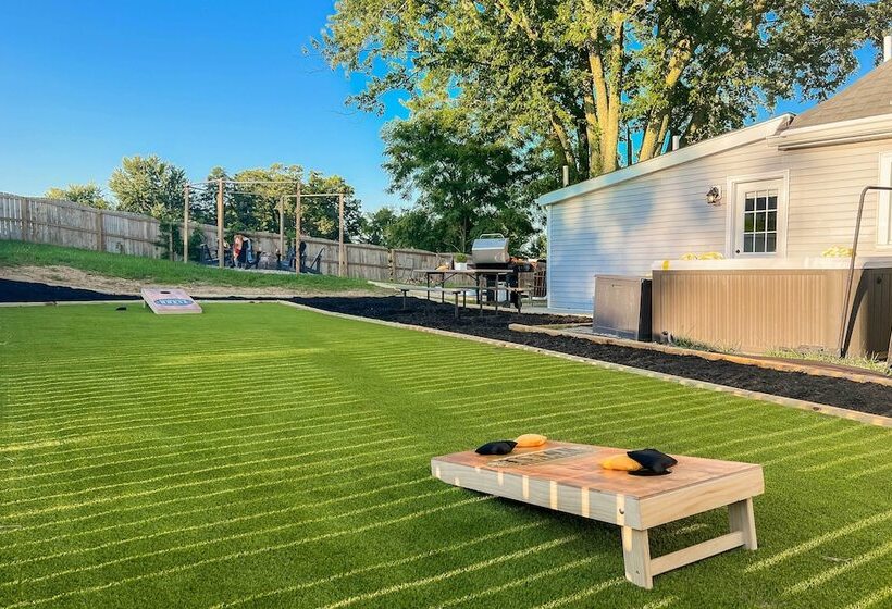 Shelbyville Farmhouse W/ Hot Tub, Fire Pit & Grill