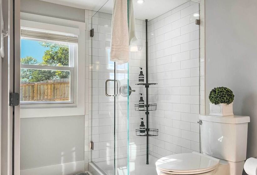 Shelbyville Farmhouse W/ Hot Tub, Fire Pit & Grill