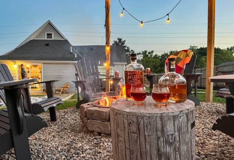 Shelbyville Farmhouse W/ Hot Tub, Fire Pit & Grill