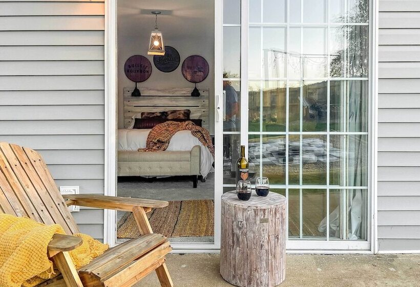 Shelbyville Farmhouse W/ Hot Tub, Fire Pit & Grill