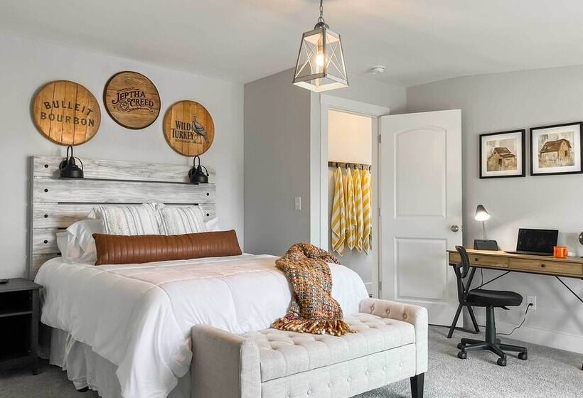 Shelbyville Farmhouse W/ Hot Tub, Fire Pit & Grill