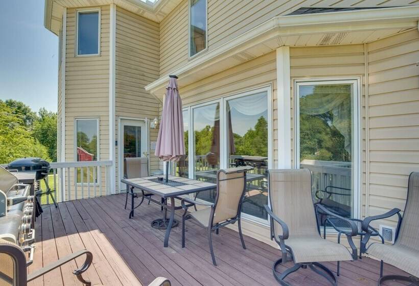 Country Living W/ Spacious Yard: Sibley Home!